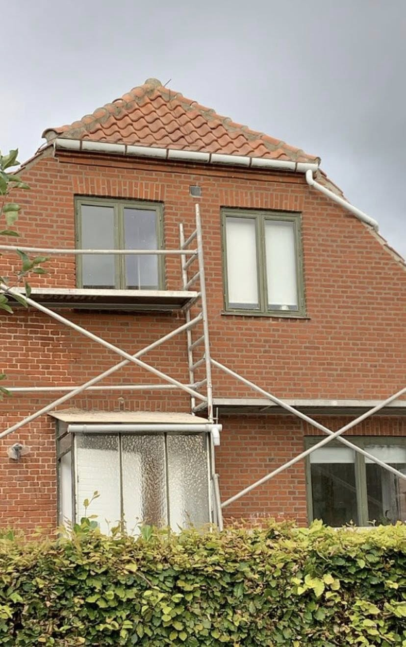 Facadeprojekt med stillads før færdiggørelse